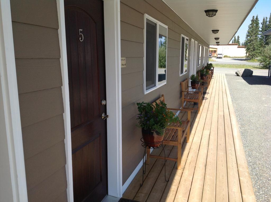 Parkside Inn Haines Junction Exterior photo